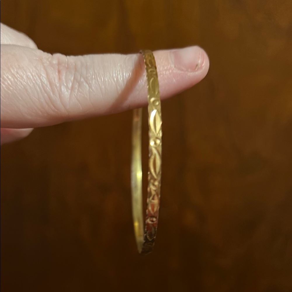 Elegant Gold Bangle Bracelet